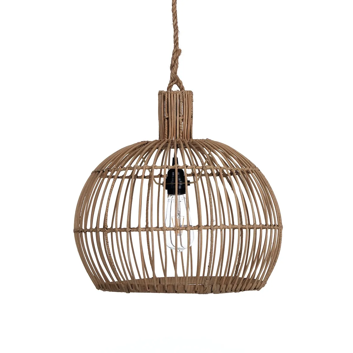 Lampadario Vera Tomasucci in rattan su fondo chiaro