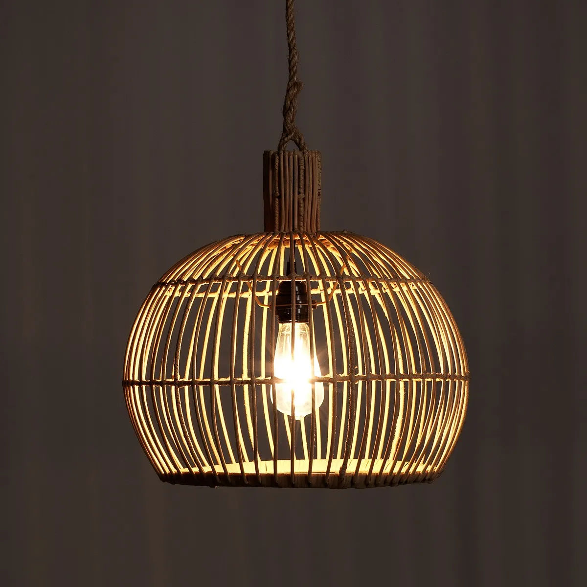 Lampadario Vera Tomasucci acceso