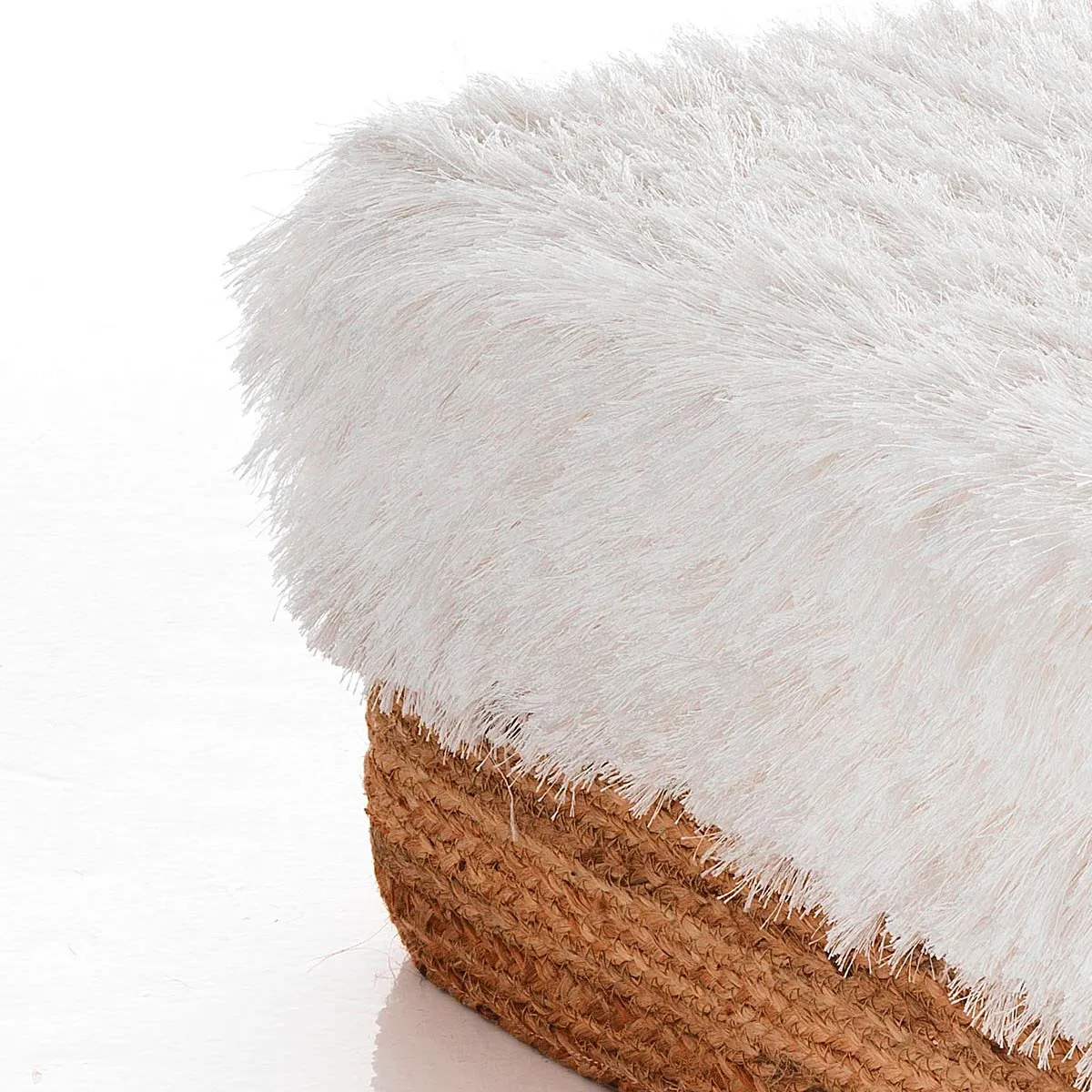 Dettaglio del pelo lungo del pouf Cloud