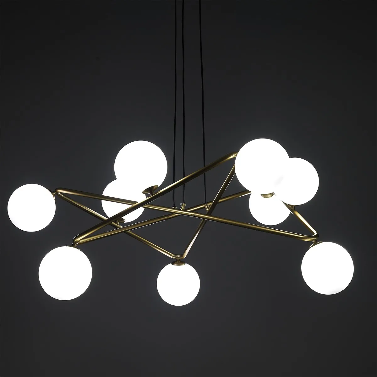 Lampadario Star Tomasucci acceso su fondo nero