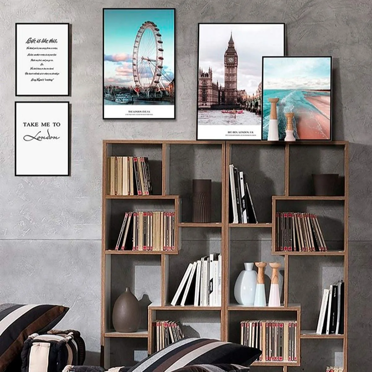 Quadri London Tomasucci sopra una libreria