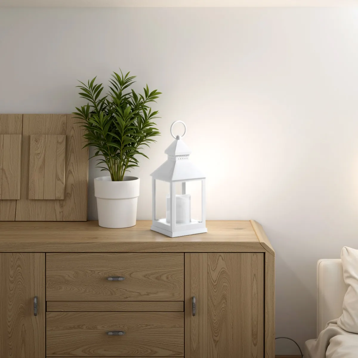 Lanterna Lantern Tomasucci piccola su una credenza