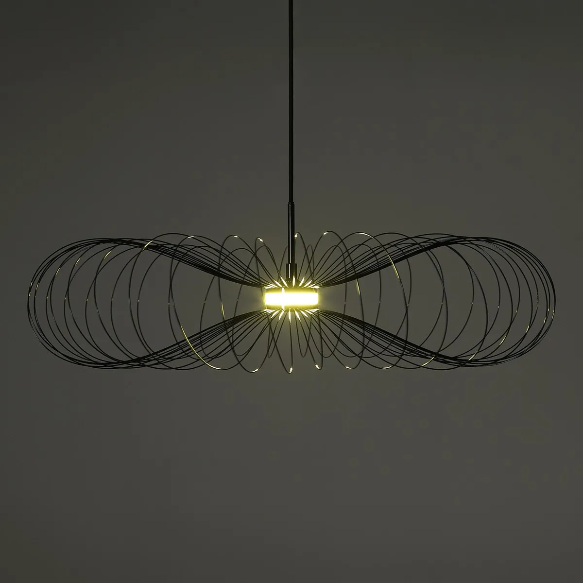 Lampadario Infinity Tomasucci acceso su fondo scuro