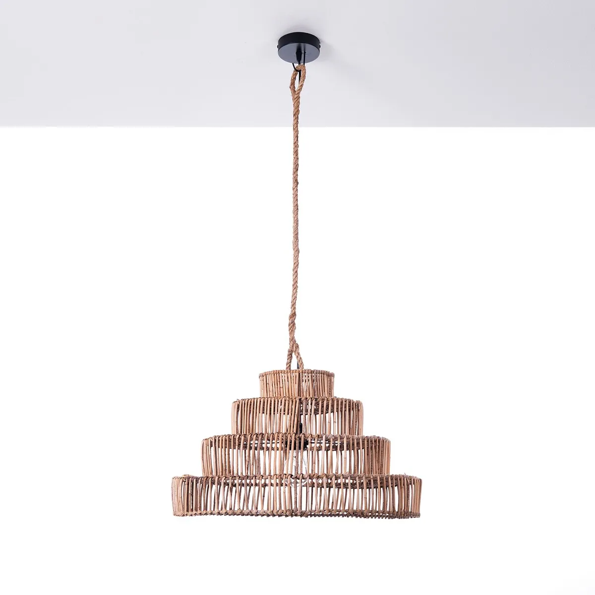 Lampadario Tower Tomasucci appeso al soffitto