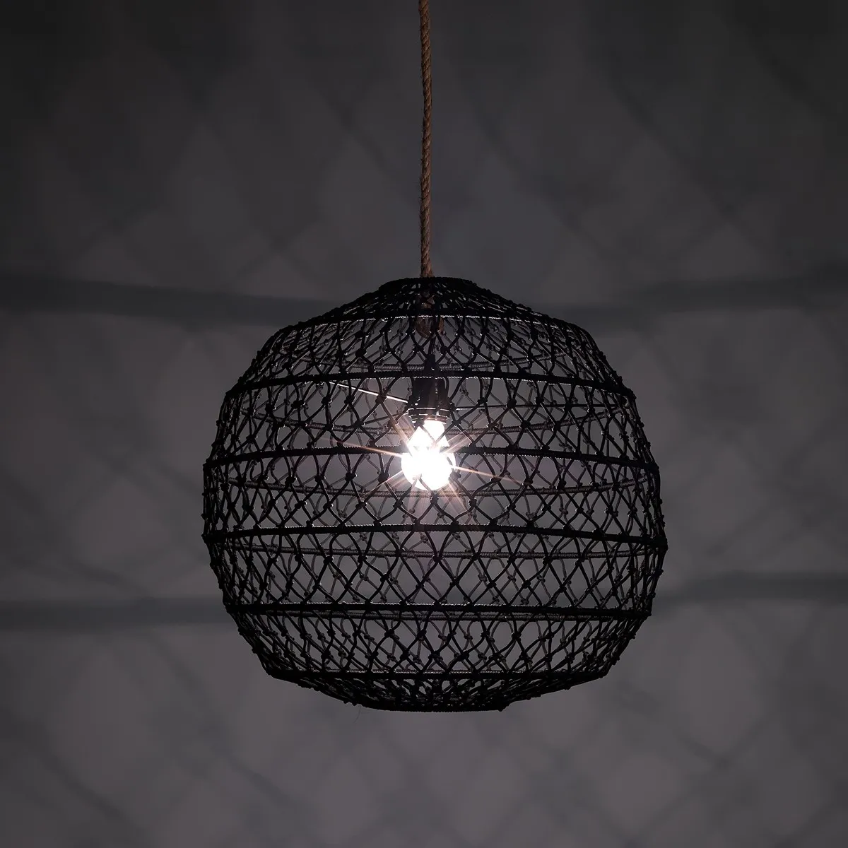 Lampadario Net Black Tomasucci acceso
