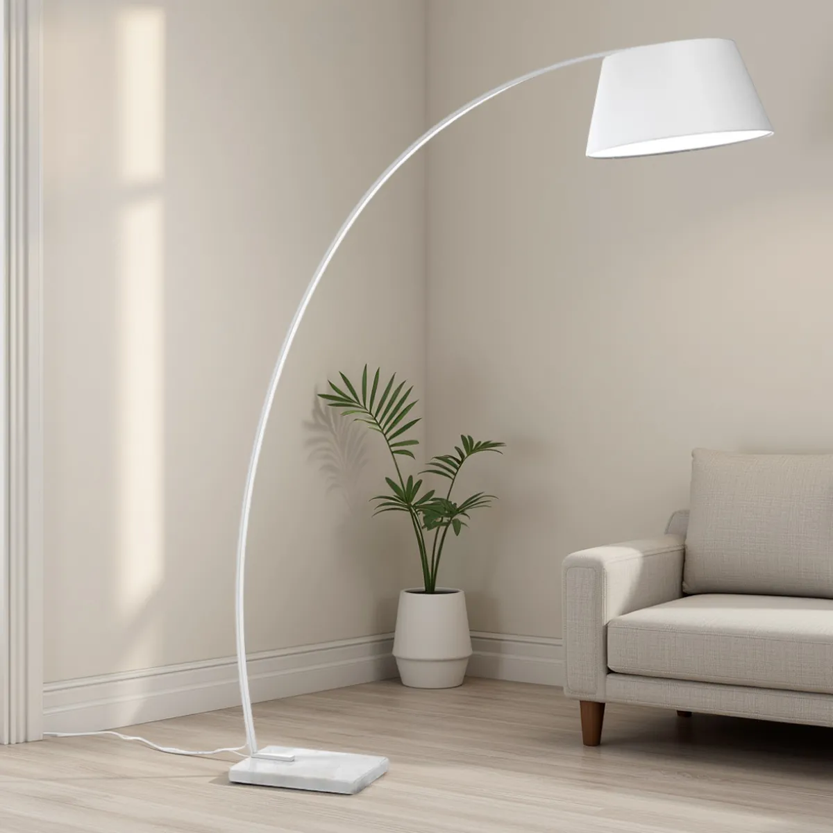 Lampada ad arco Yet Tomasucci avorio ambientata