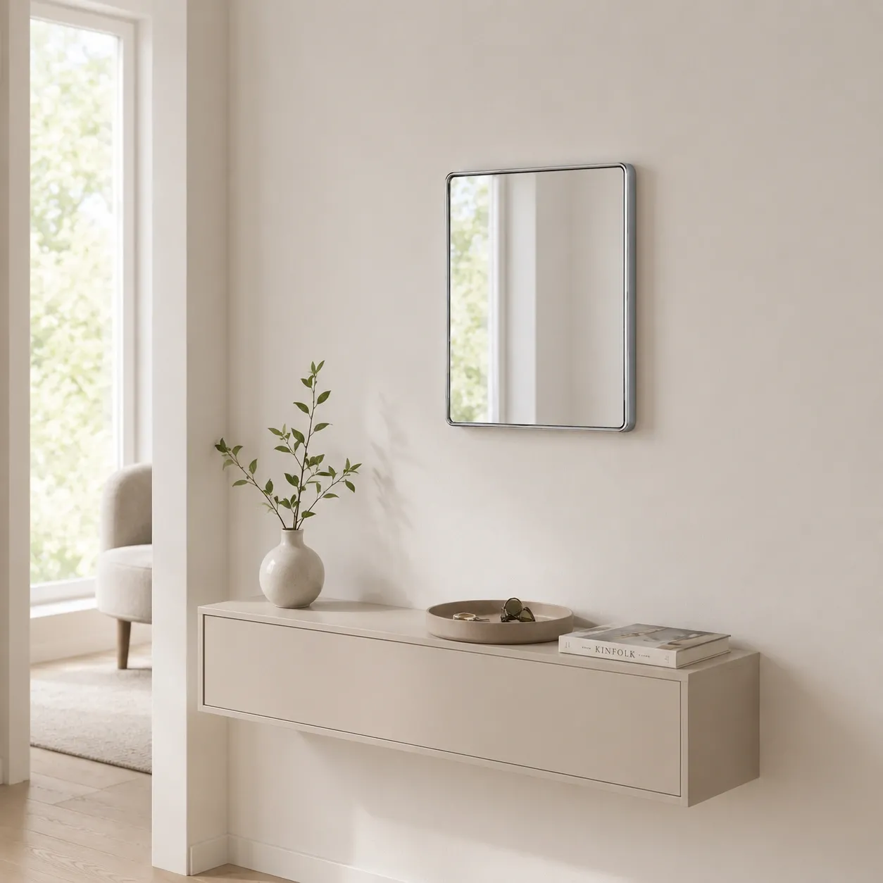 Specchio Neat Tomasucci sopra una consolle