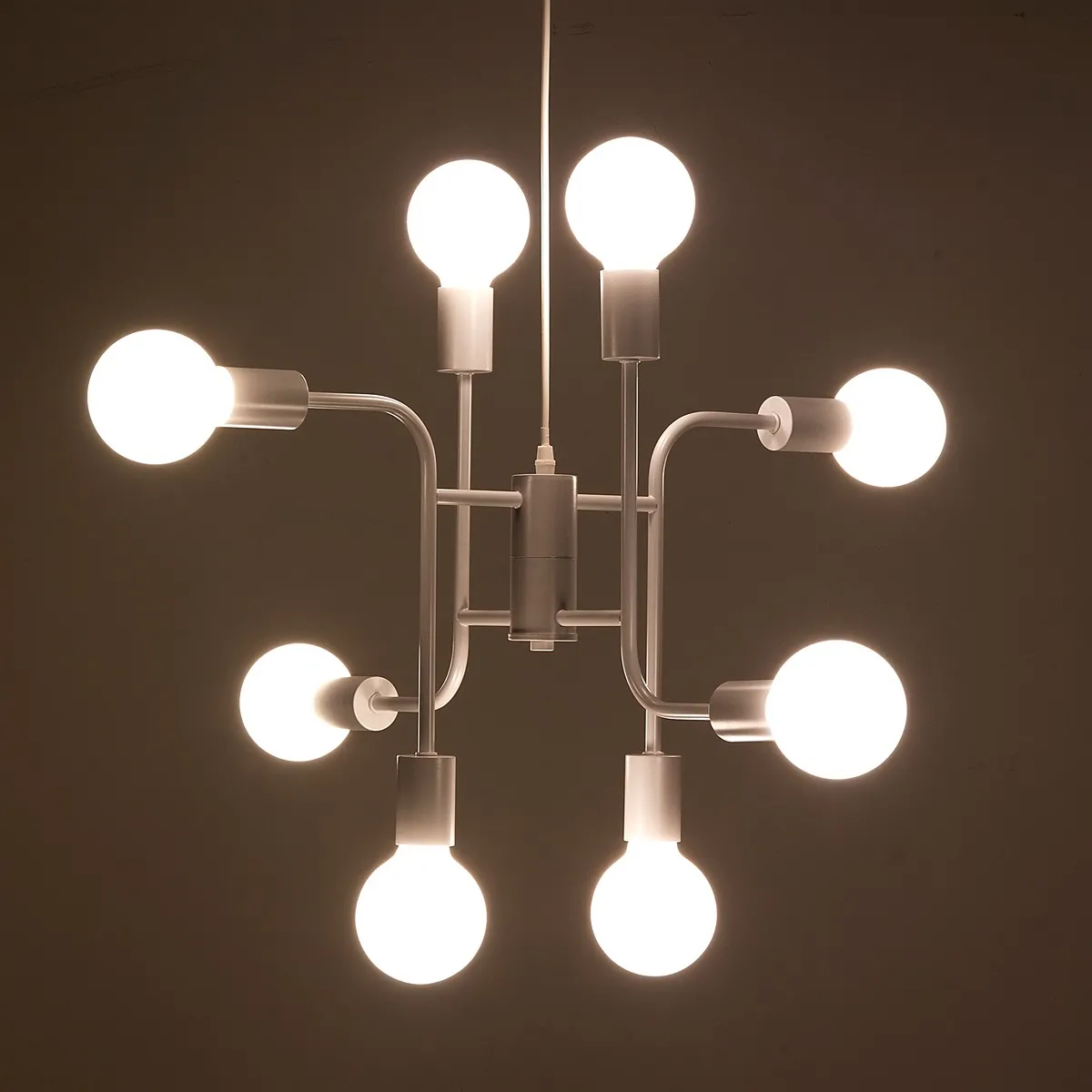 Lampadario Paul Tomasucci acceso su fondo scuro