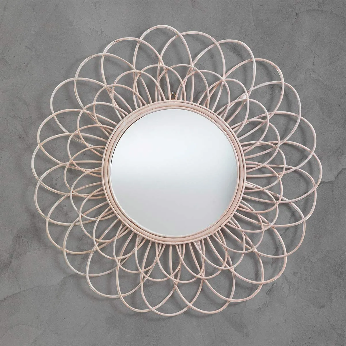 Specchio Ranjan Tomasucci con cornice a fiore in rattan