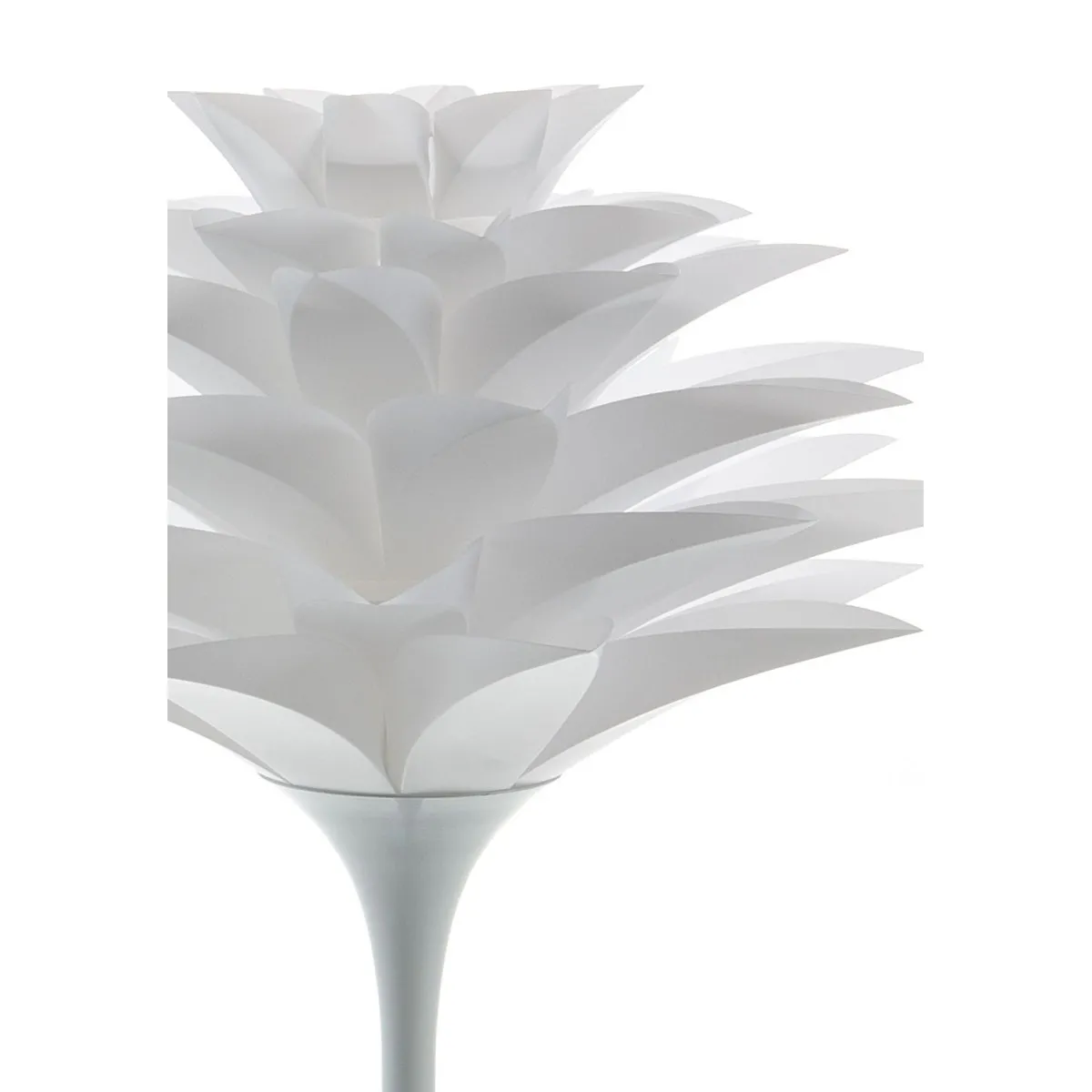Dettaglio dei petali della lampada da tavolo Petalo Tomasucci
