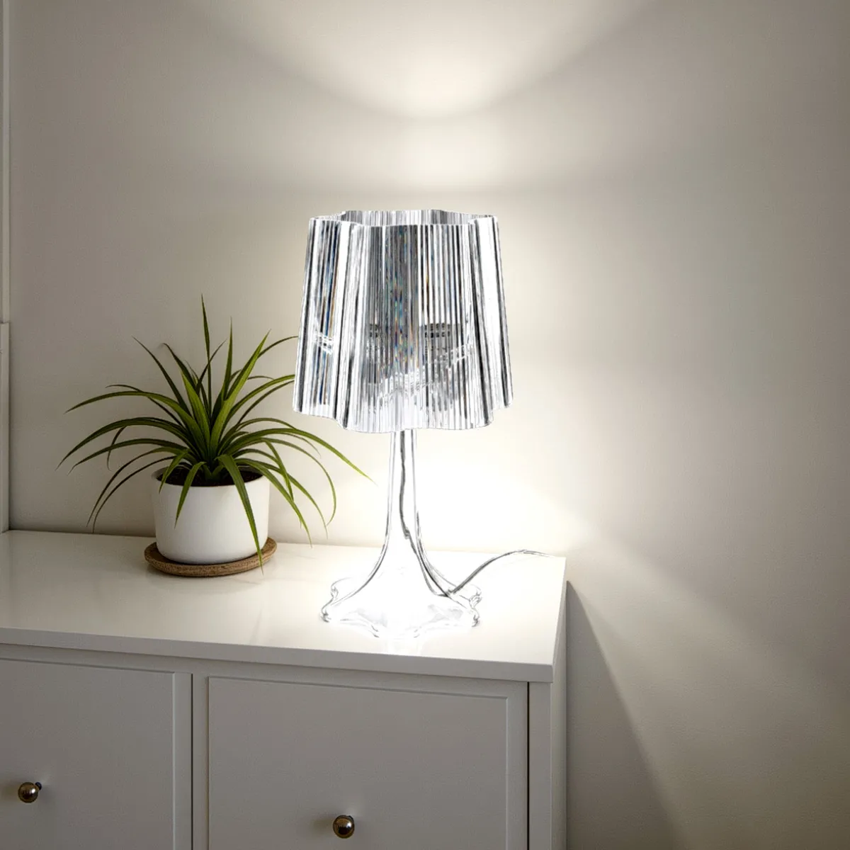 Lampada da tavolo Onda Tomasucci trasparente accesa