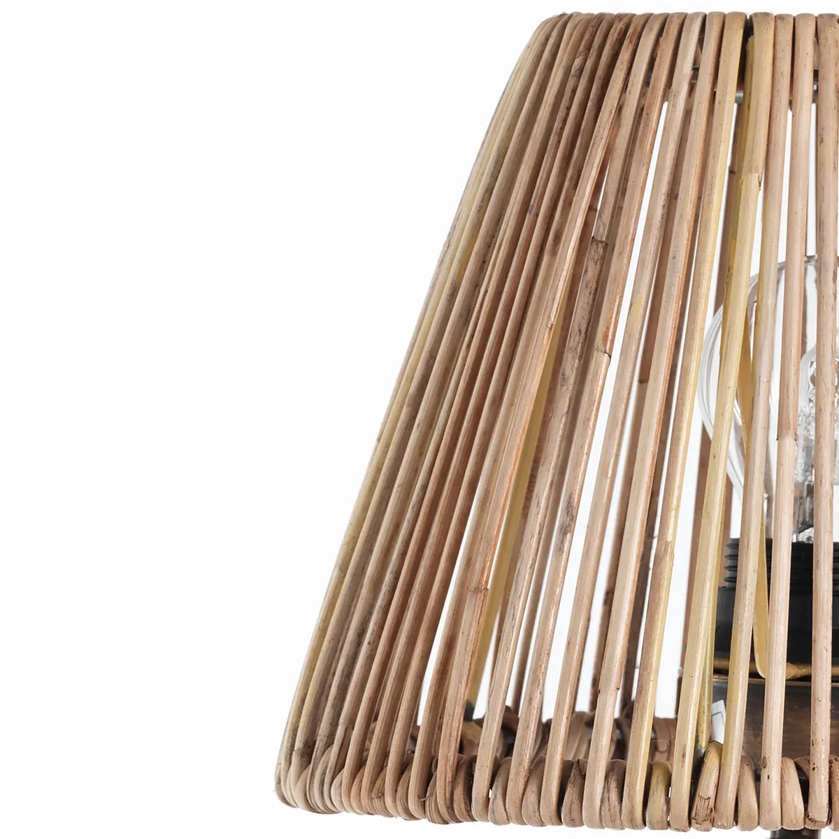 Dettaglio del paralume in rattan della lampada Kota Tomasucci