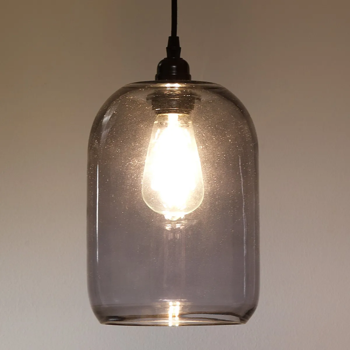 Lampadario Skittle-C Tomasucci acceso con vetro fumé