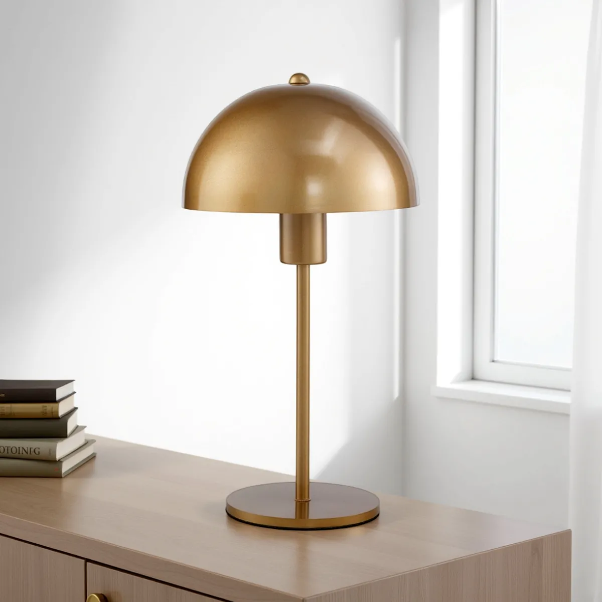 Lampada da tavolo Flip Gold Tomasucci su una consolle