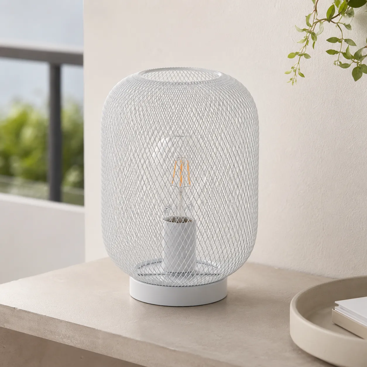 Lampada da tavolo Crate White Tomasucci accesa