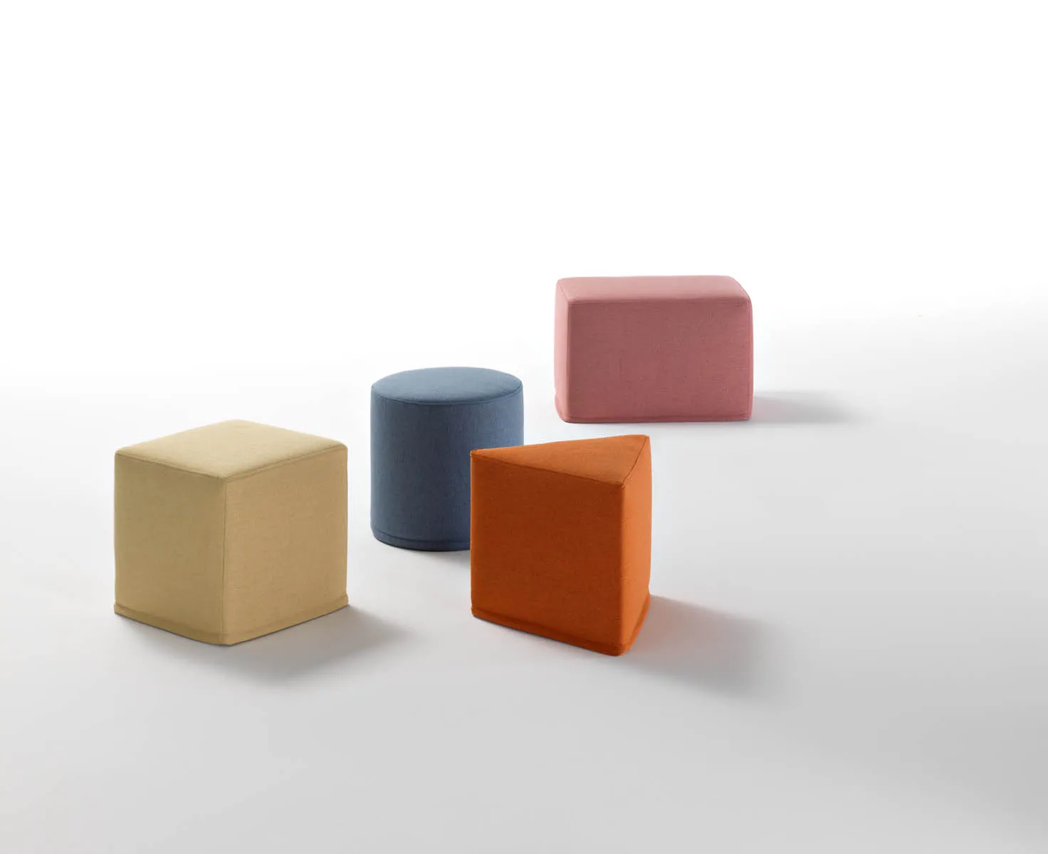 Pouf Fun Samoa in forme geometriche e colori diversi: cubo, cilindro e prisma