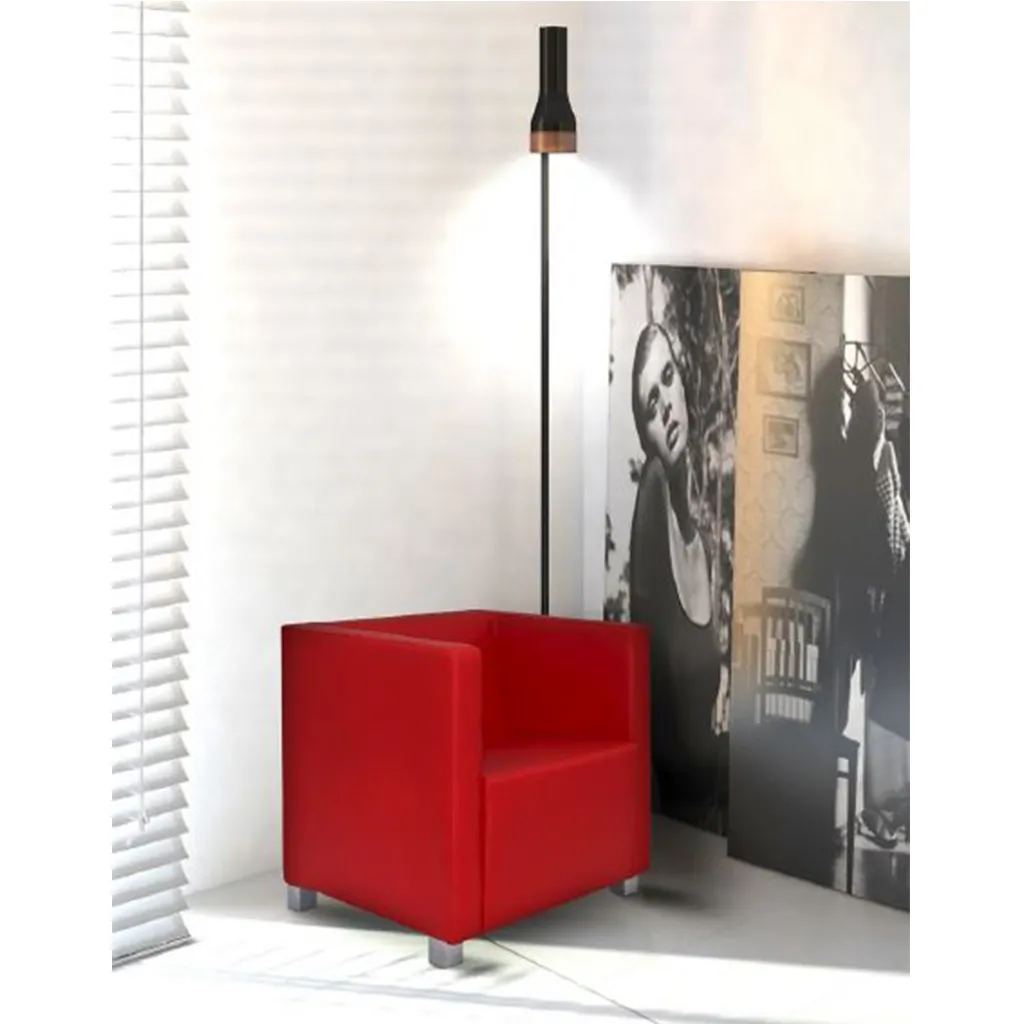 Poltroncina Club Unisit rossa in un angolo luminoso