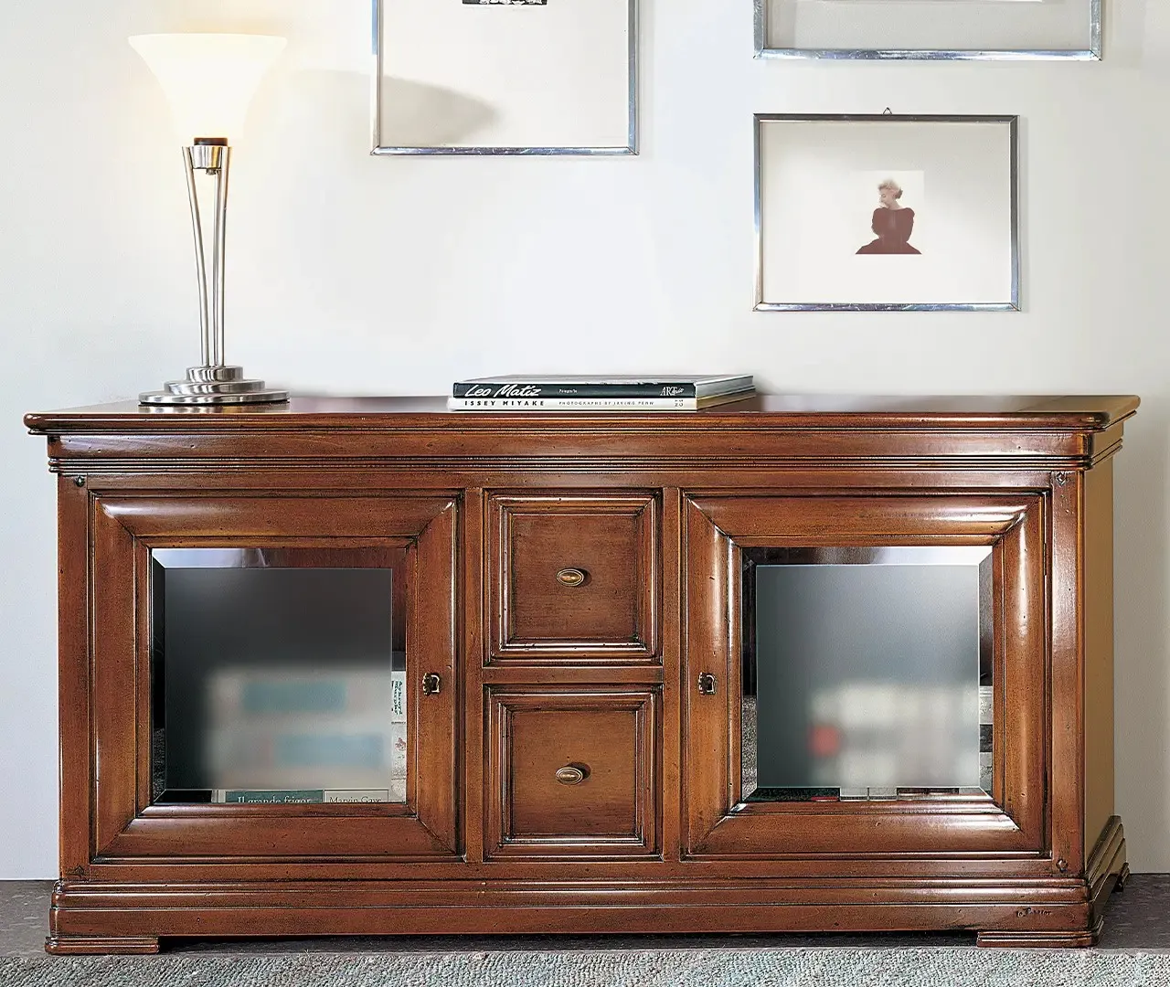 Credenza porta TV classica Navette Le Fablier color legno con due ante e due cassetti