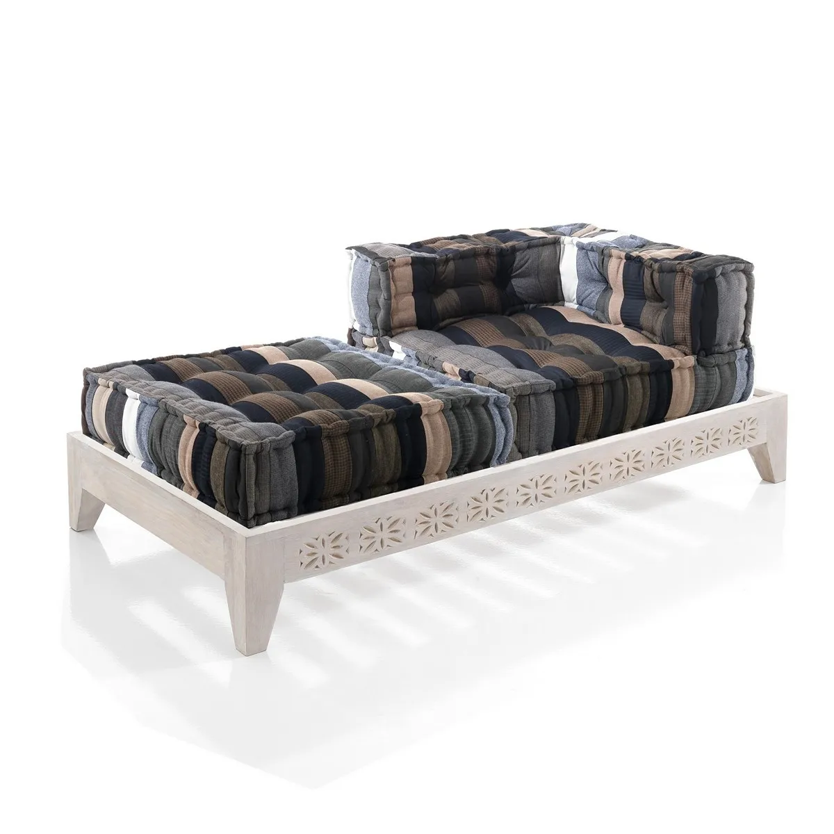 Chaise longue Yara Wood Tomasucci con cuscini a righe su base bianca