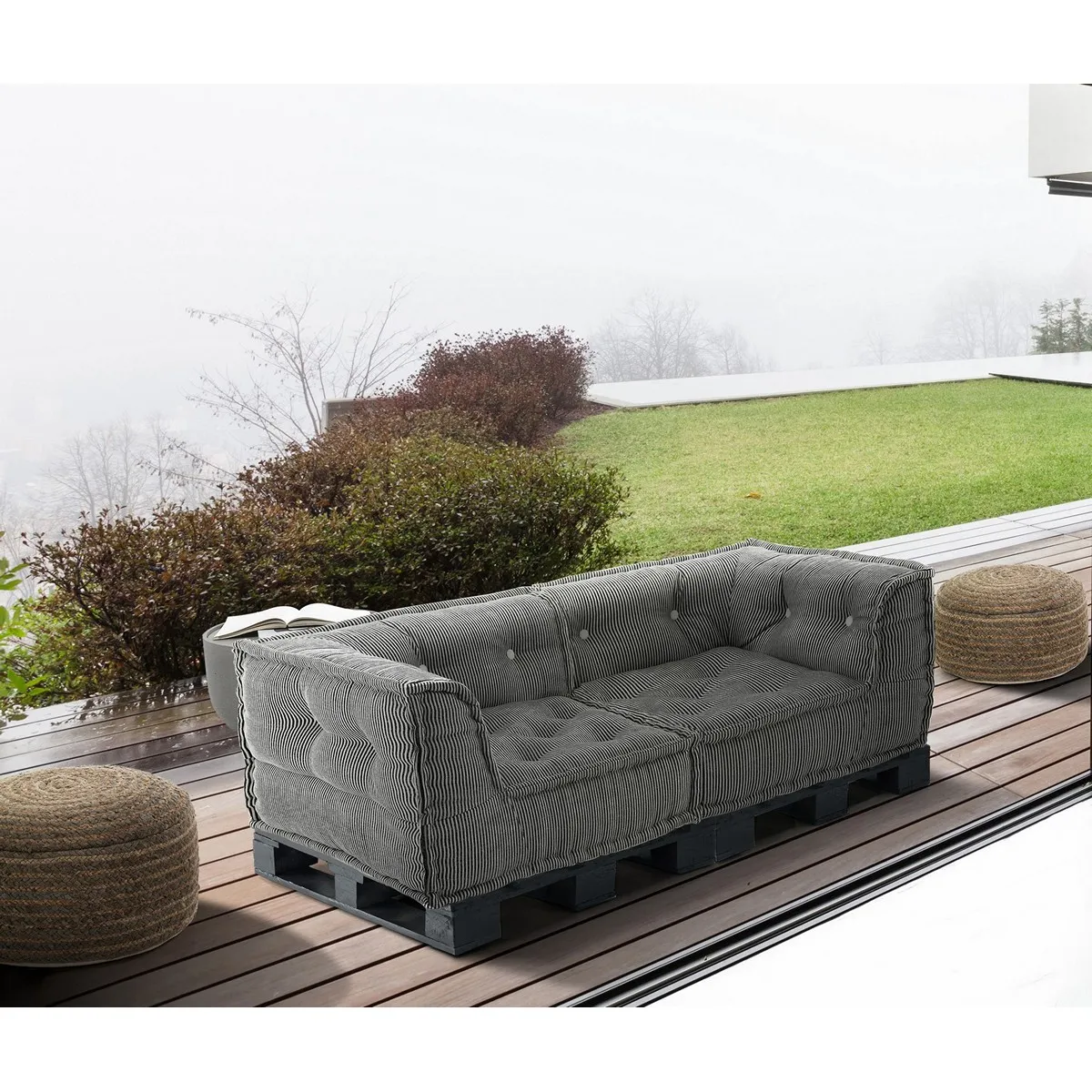 Divano Lines Tomasucci su una terrazza in legno