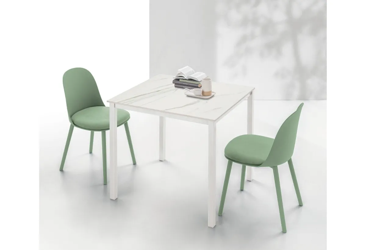 Tavolo Pellicano Target Point bianco con sedie verde salvia