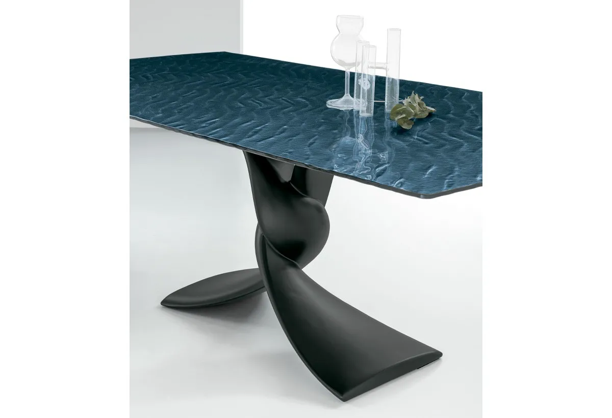 Dettaglio della base intrecciata del tavolo Twist Target Point