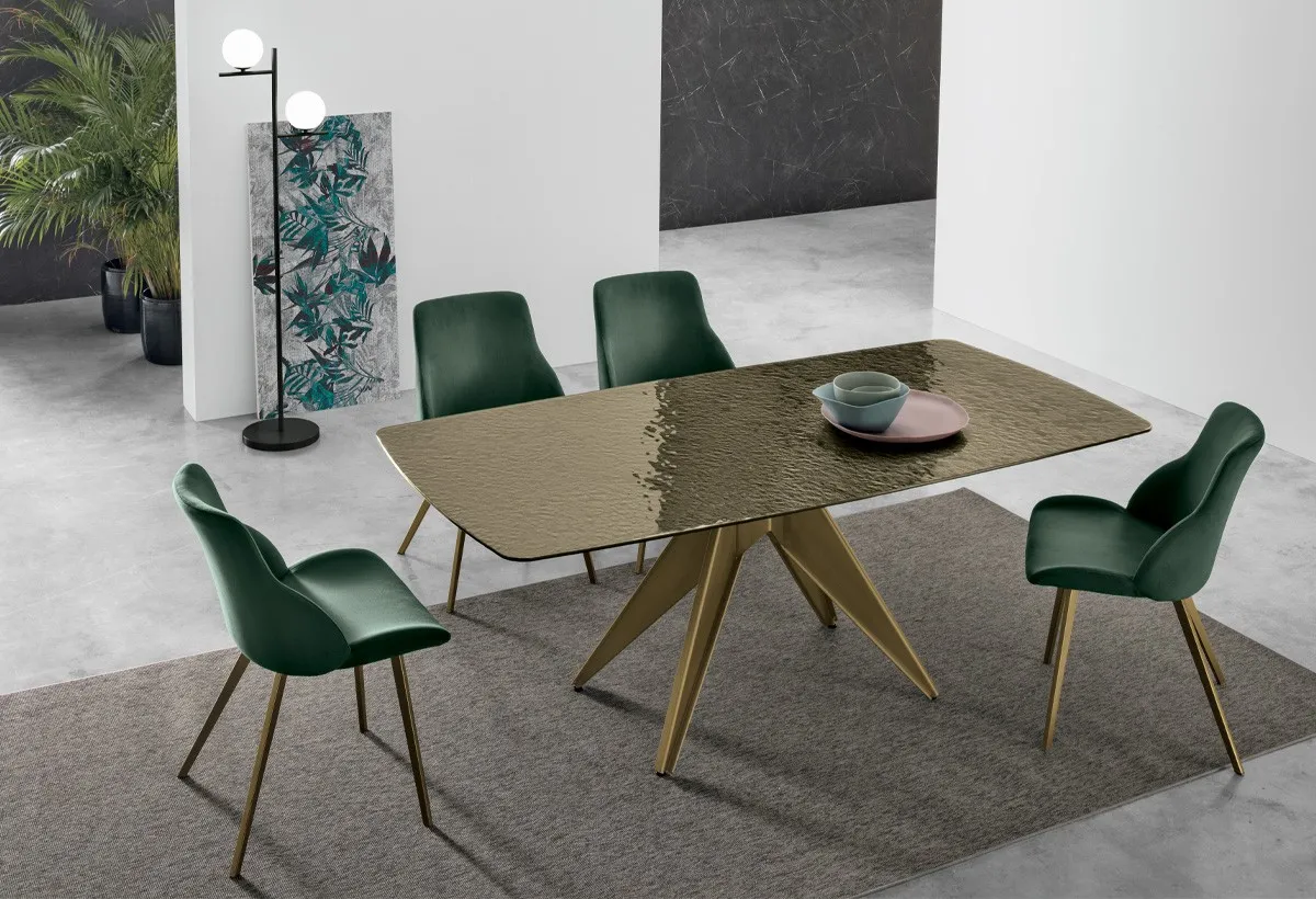 Tavolo Minosse Target Point con piano verde e sedie verde scuro