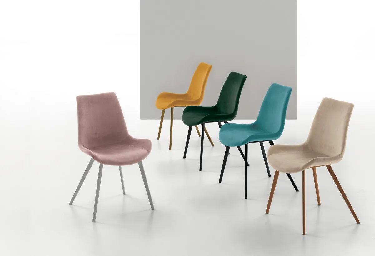Sedie Malaga Target Point in rosa, senape, verde, petrolio e beige su fondo bianco