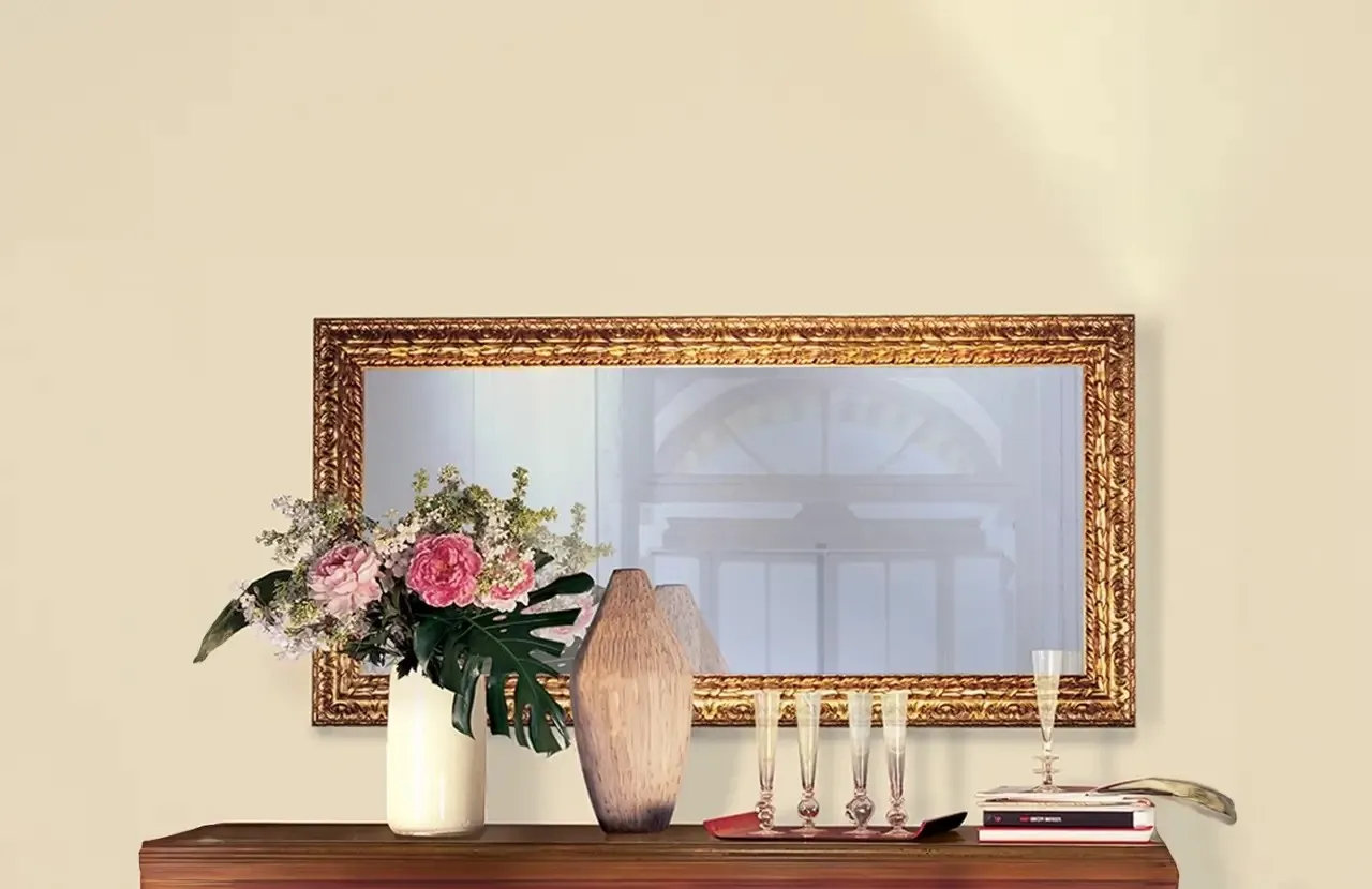 Specchiera classica Affresco Le Fablier con cornice dorata appesa in orizzontale