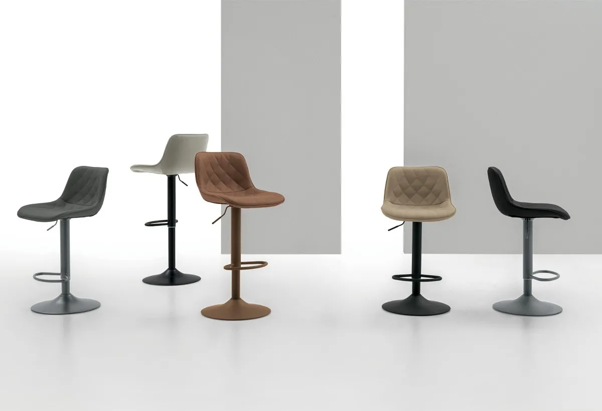Sgabelli Sakai Target Point in cinque colori con base tonda