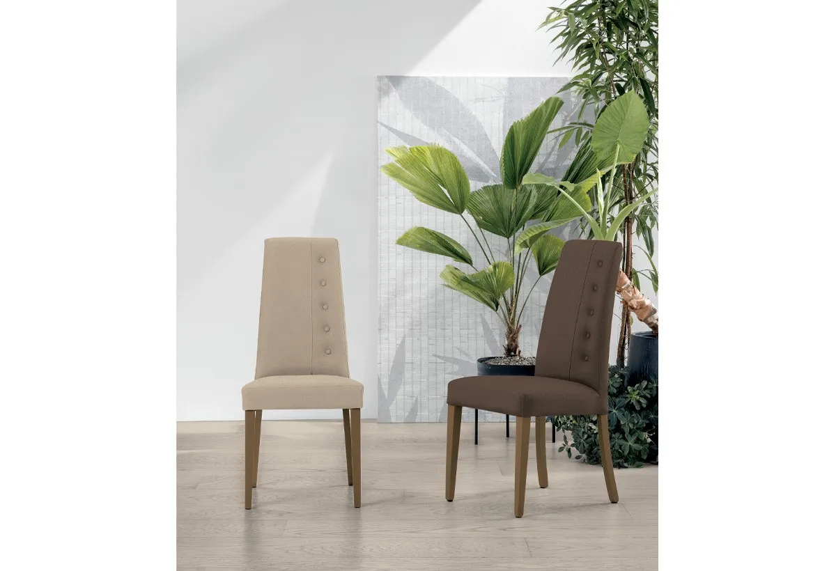 Due sedie Bellinzona Target Point beige e marrone fra le piante