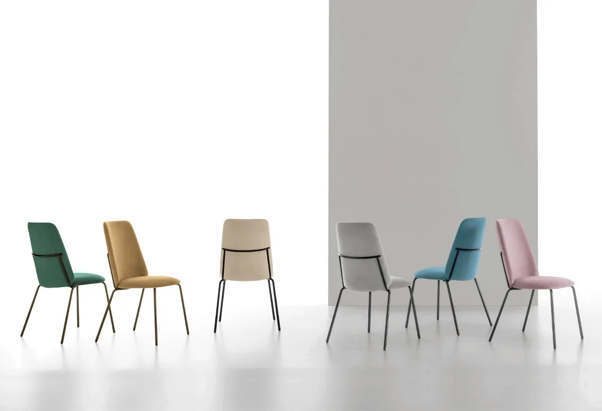 Sedie Easy Target Point in verde, senape, beige, grigio, azzurro e rosa