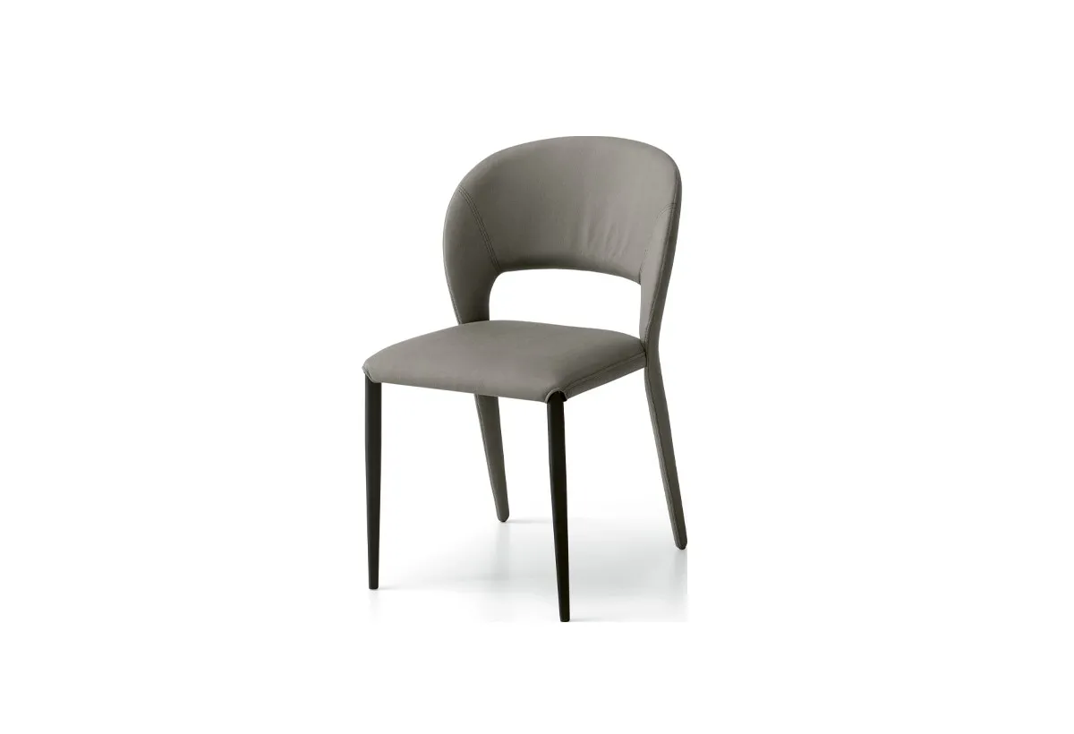 Sedia Fusion Target Point grigia su fondo bianco