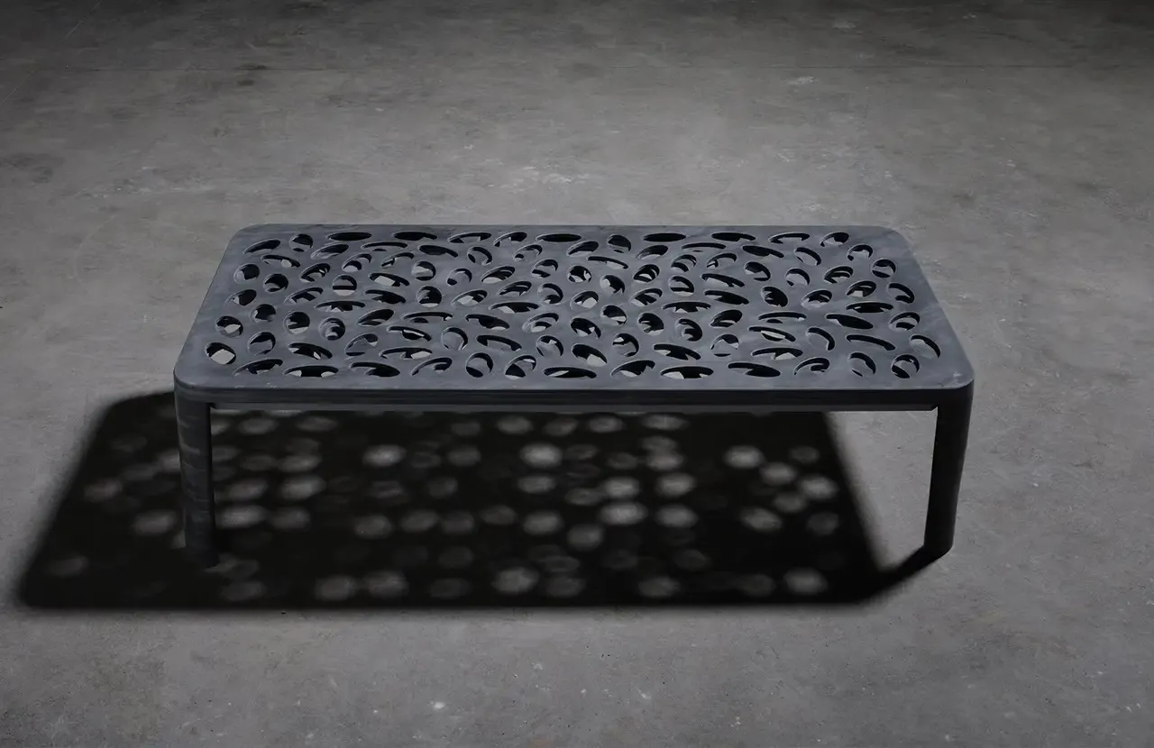 Tavolino Autarchico Le Fablier in marmo Bardiglio con piano forato, design Paolo Ulian
