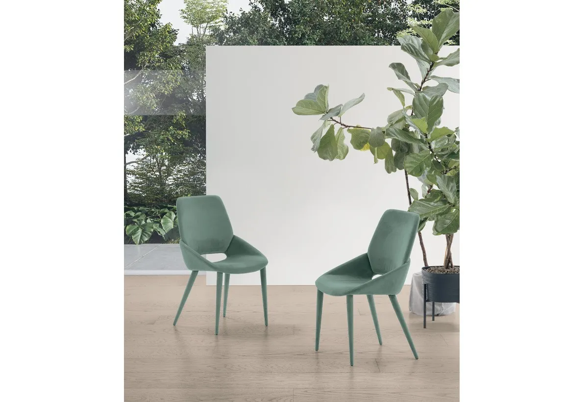 Due sedie Portland Target Point verde salvia fra le piante