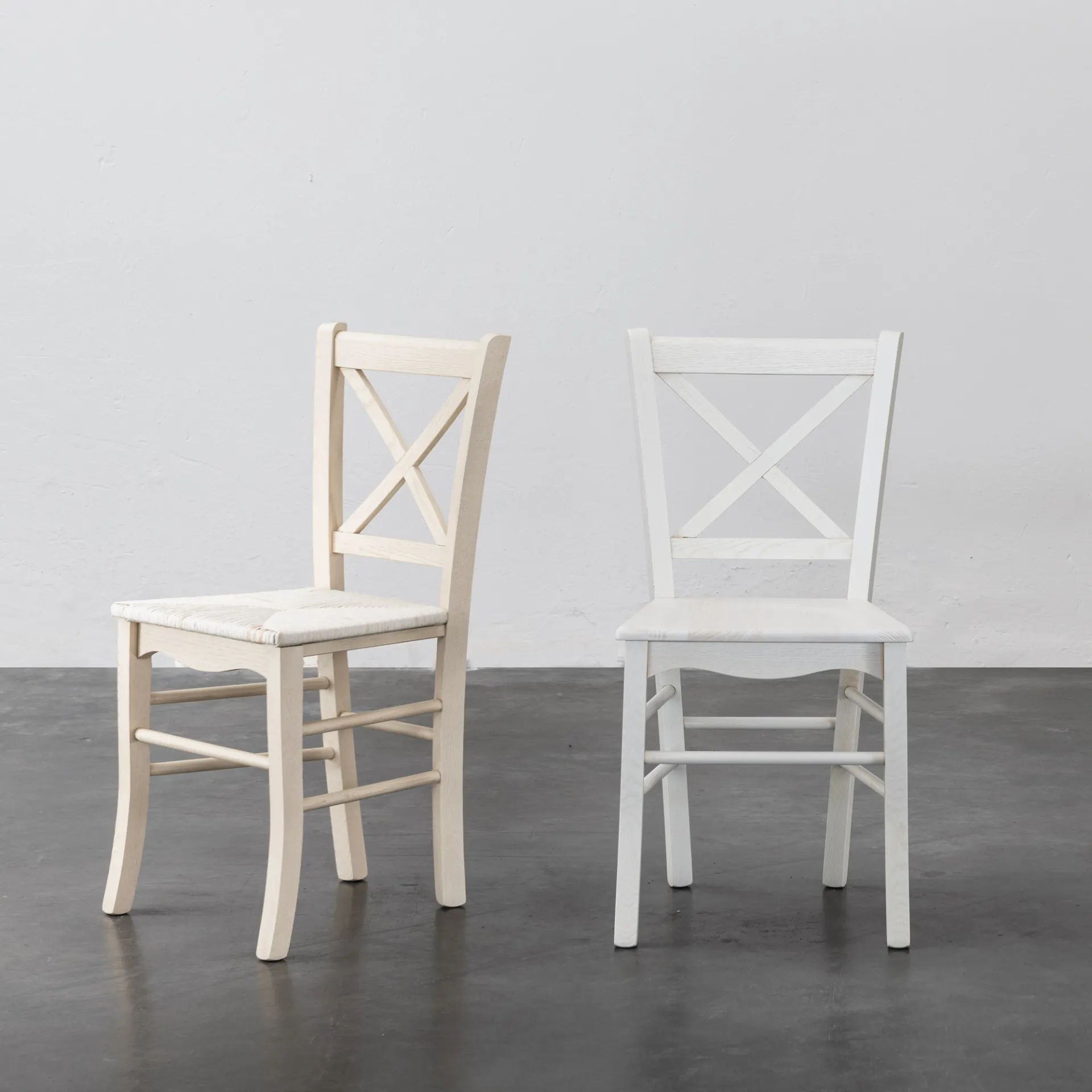 Due sedie Penelope Tecnolegno in legno avorio e bianco con schienale a X