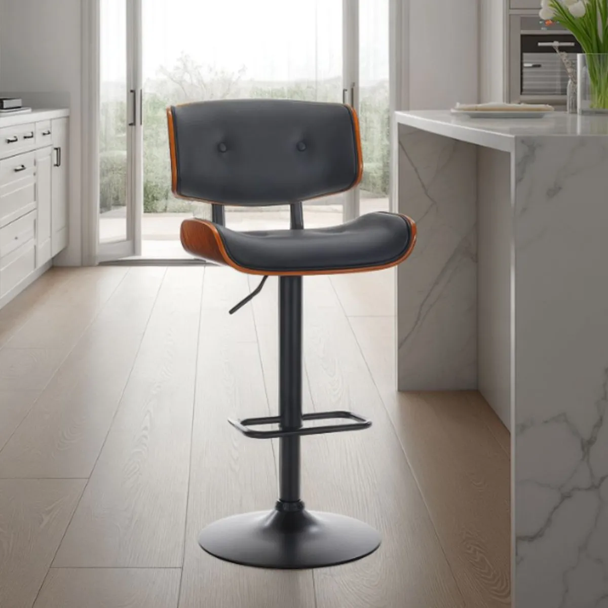 Sgabello Uppsala Black Tomasucci in noce ed ecopelle nera