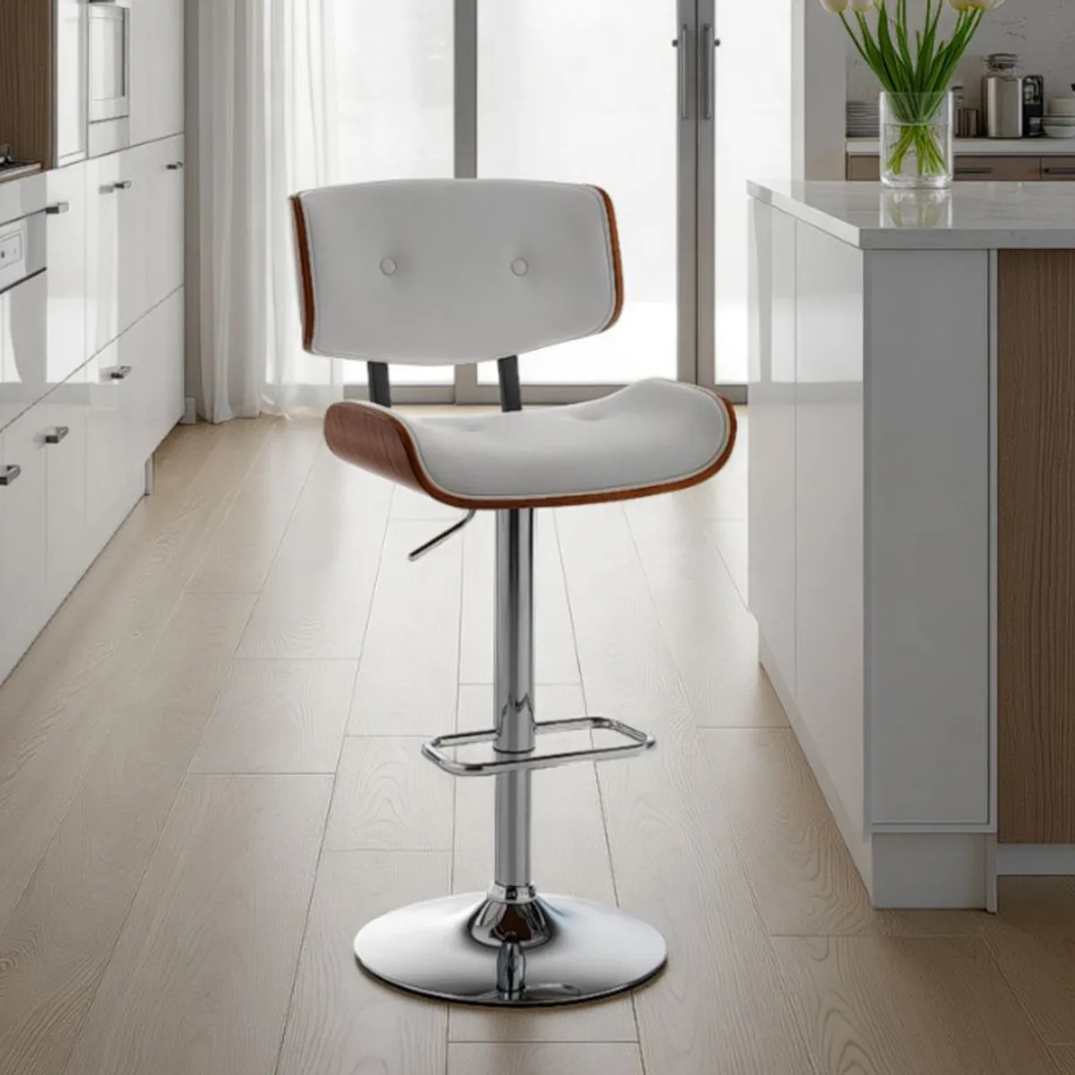 Sgabello Uppsala Tomasucci bianco con base cromata