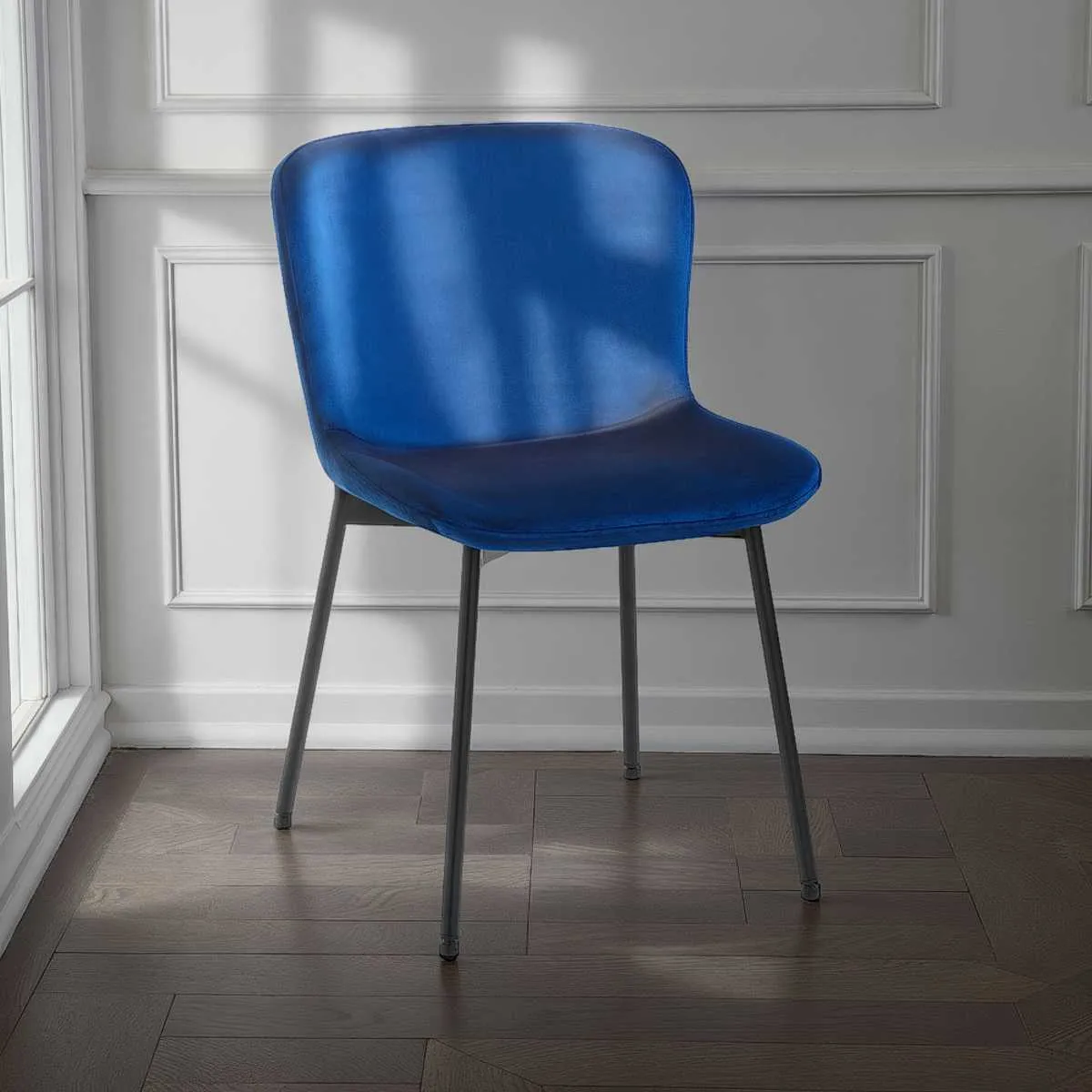 Sedia Snug Tomasucci in velluto blu