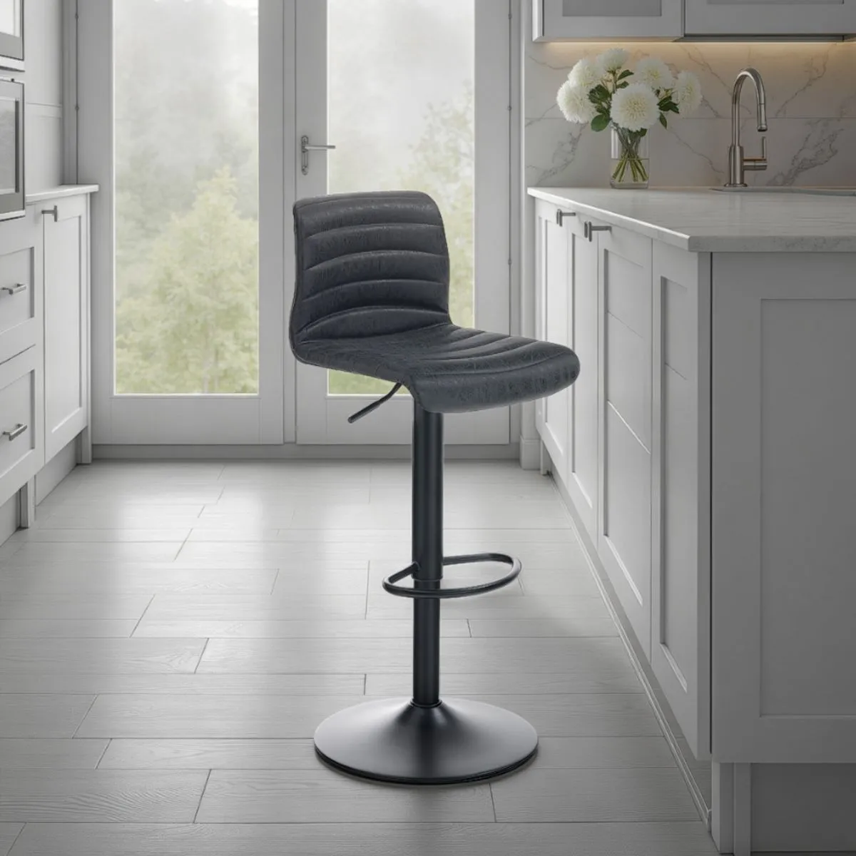 Sgabello Garbo Black Tomasucci in cucina