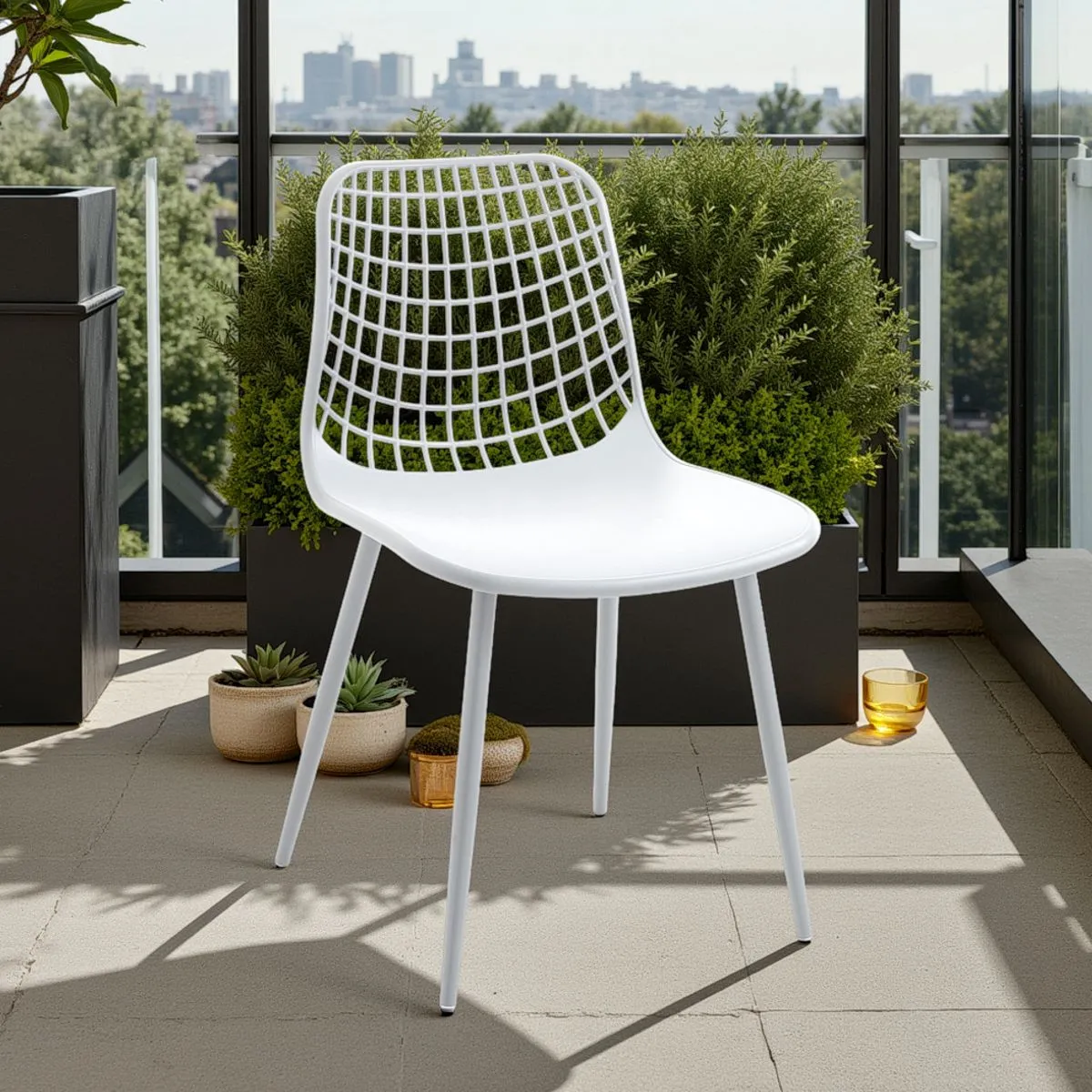 Sedia Nairobi White Tomasucci bianca in terrazza