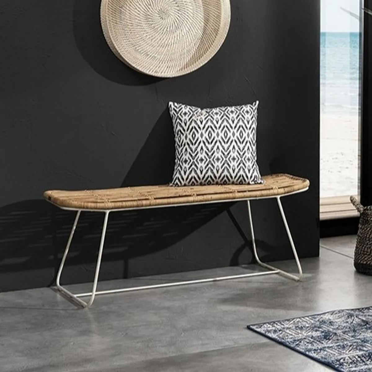 Panca Durga Tomasucci in rattan con gambe bianche