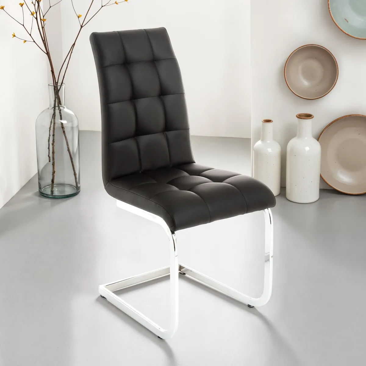 Sedie Cozy Black Tomasucci nere in cucina