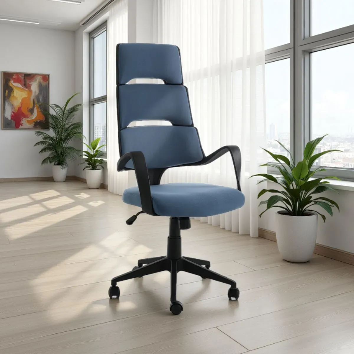 Sedia da ufficio Laredo Tomasucci blu laguna in un ufficio