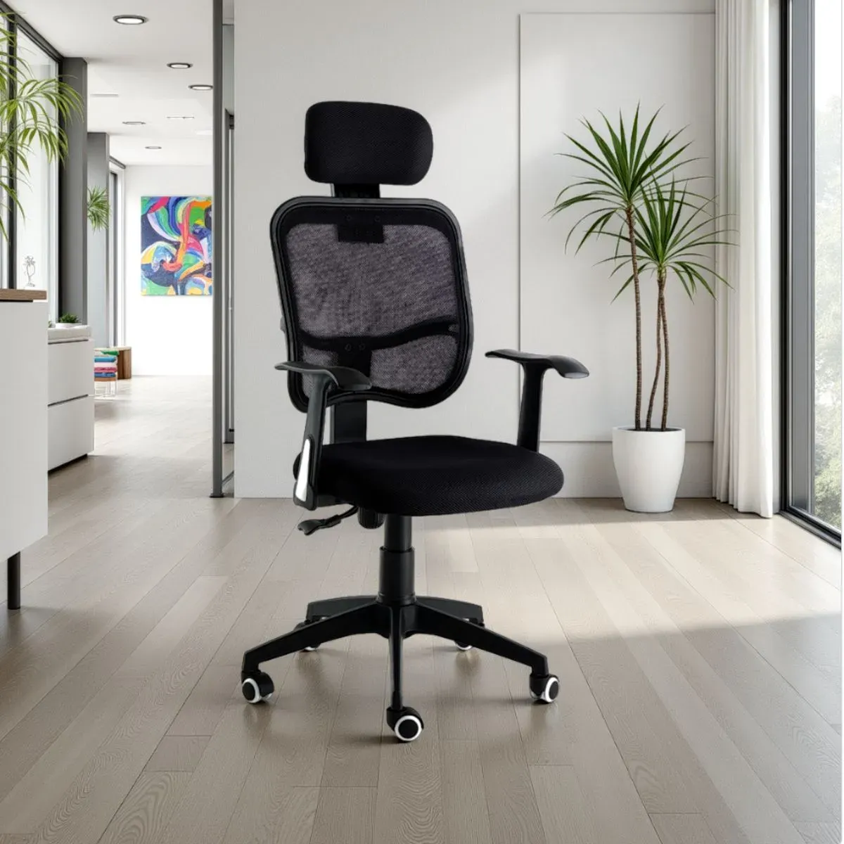 Sedia da ufficio Cool Black Tomasucci con poggiatesta in un open space