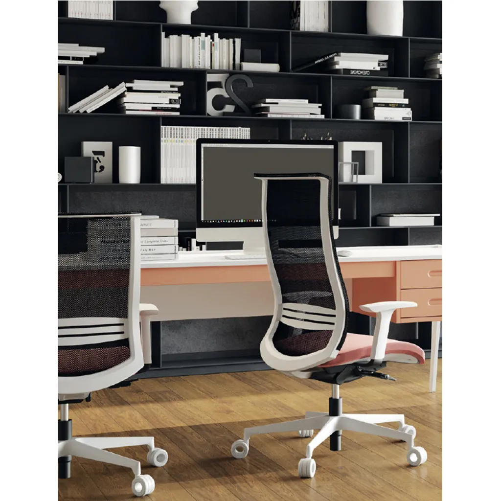 Sedie ergonomiche Wing Unisit bianche in un ufficio con libreria