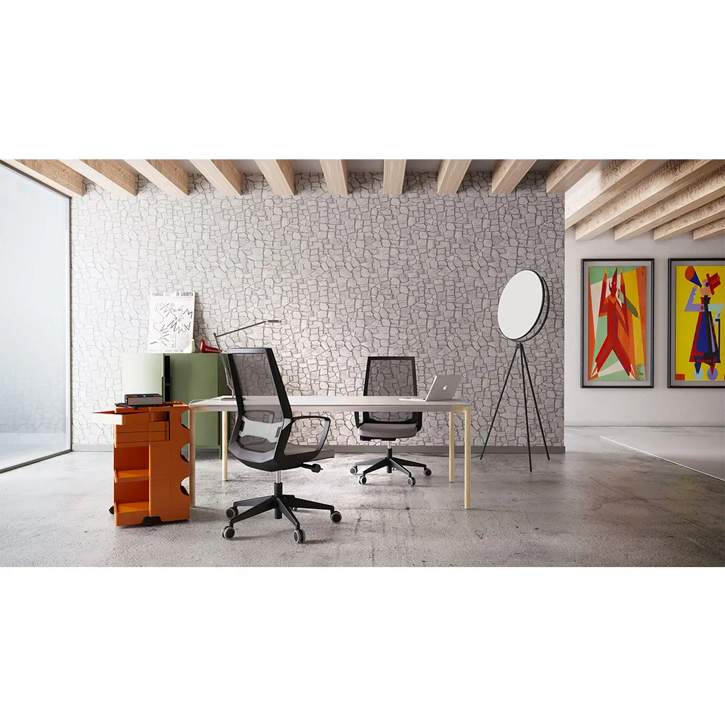Sedia I70 Unisit in un ufficio con scrivania