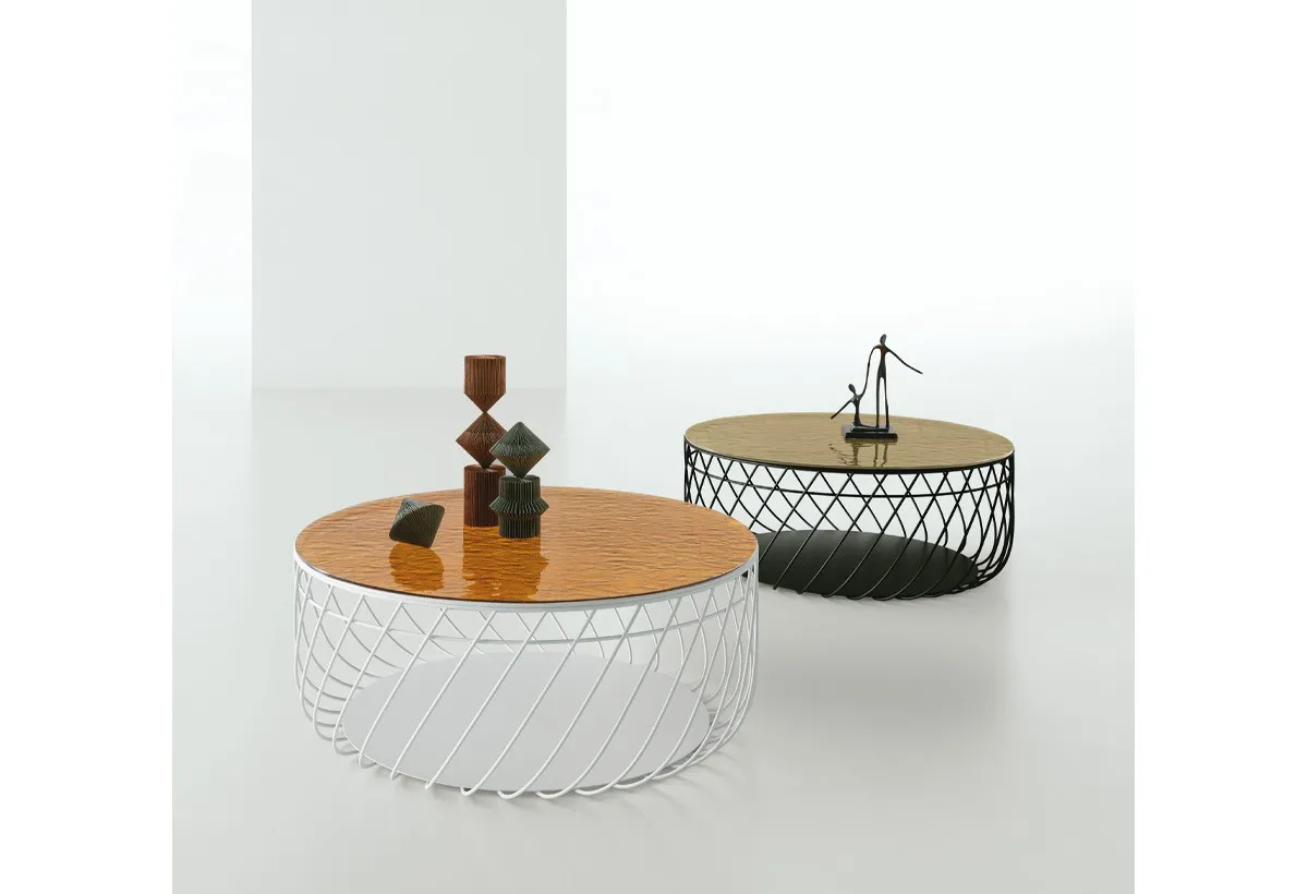 Due tavolini Nest Target Point, bianco con piano arancio e nero