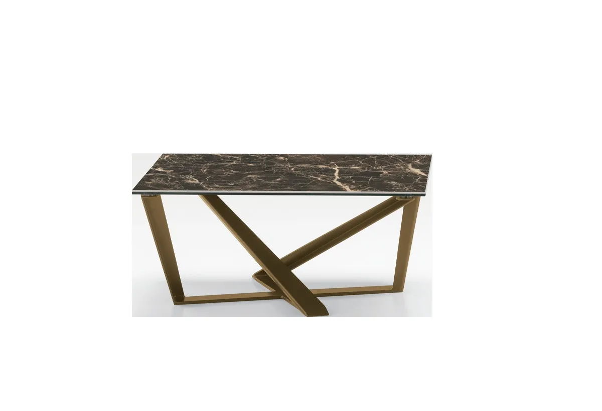 Tavolino Priamo Target Point con piano effetto marmo e gambe bronzo su fondo bianco