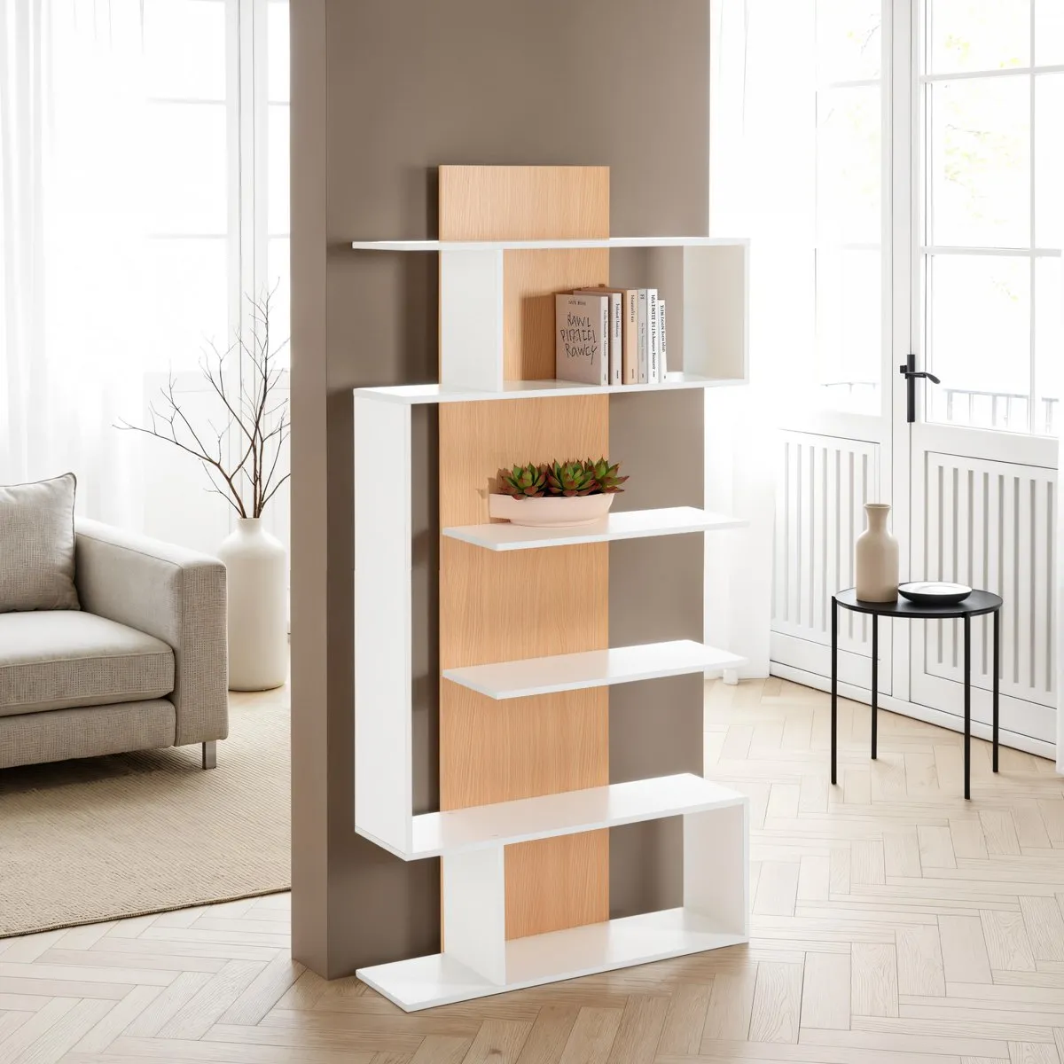Libreria a colonna Tower-B Tomasucci bianca e rovere in soggiorno